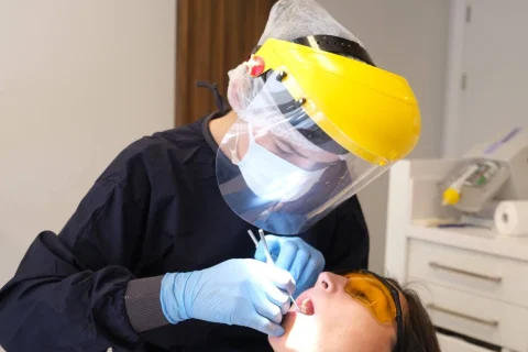 Komplikasyonlu Diş Çekimi 2 Komplikasyonlu Diş Çekimi